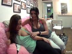 Bữa Tiệc Độc Thân Của 2 Em Gái Đồng Tính